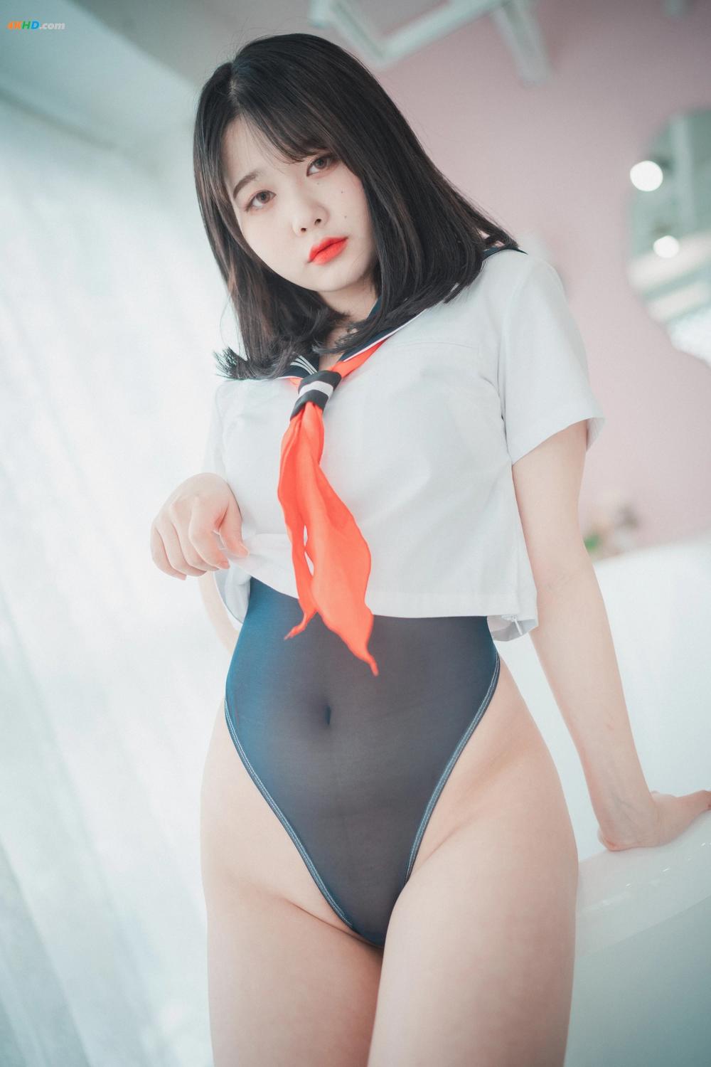 《Zia__Swimming Lesson[319MB-48photos]》图集预览