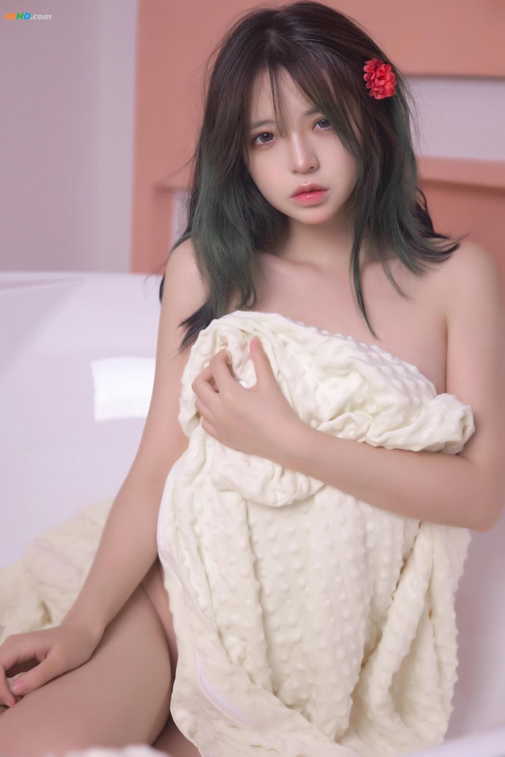 《(Cosplay) 疯猫 – 毛毯(493MB)(40photos)》图集预览