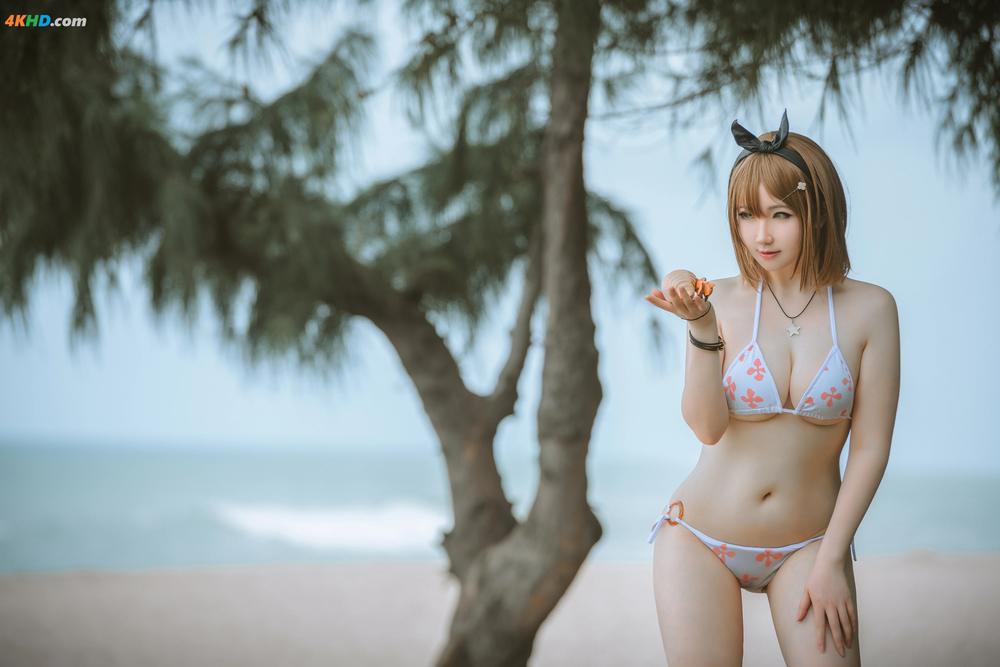 《是本末末 莱莎泳装(57MB)(23photos)》图集预览