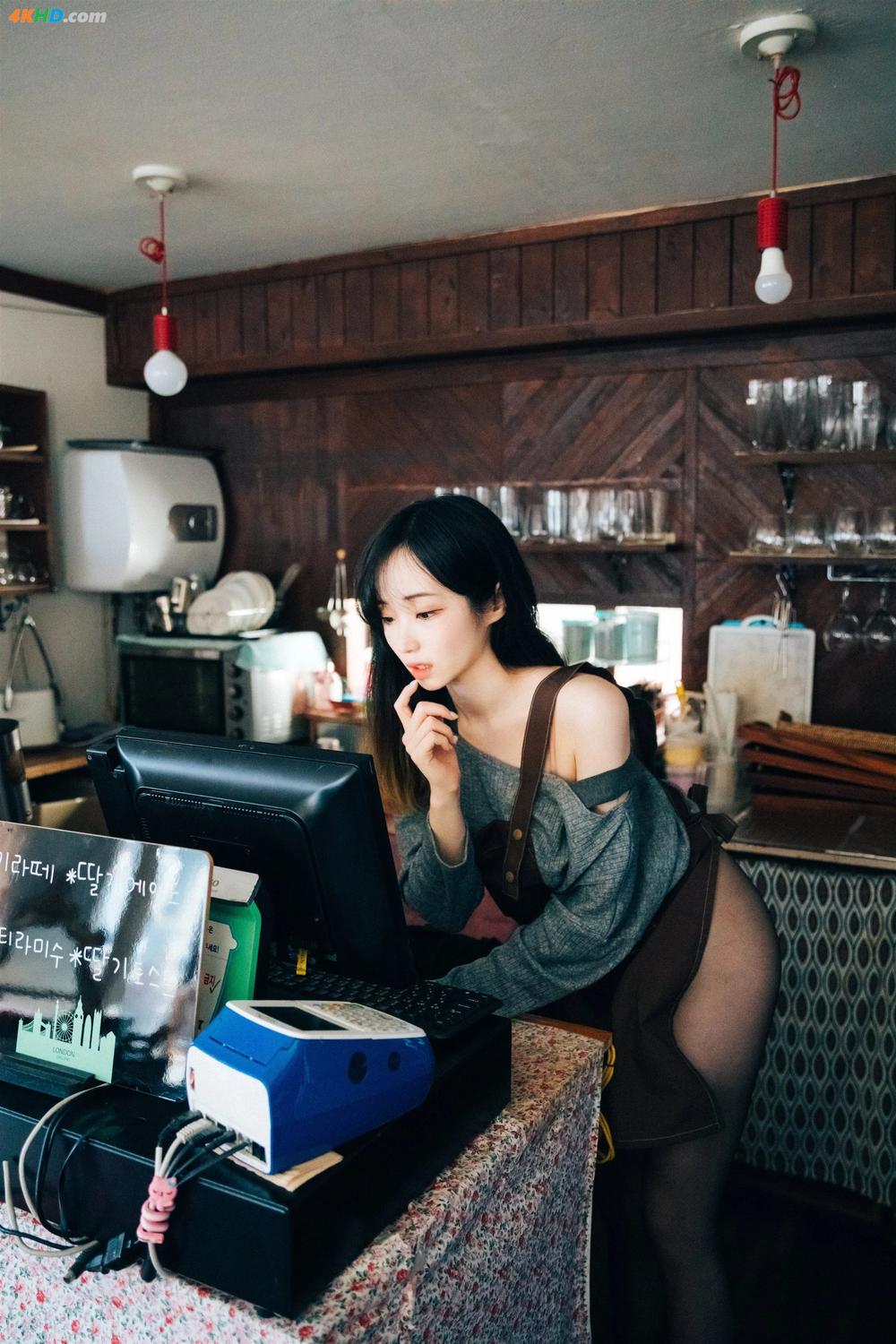 《[Loozy] Bambi (Alba) – Cafe Alba(348MB)(179P)》图集预览