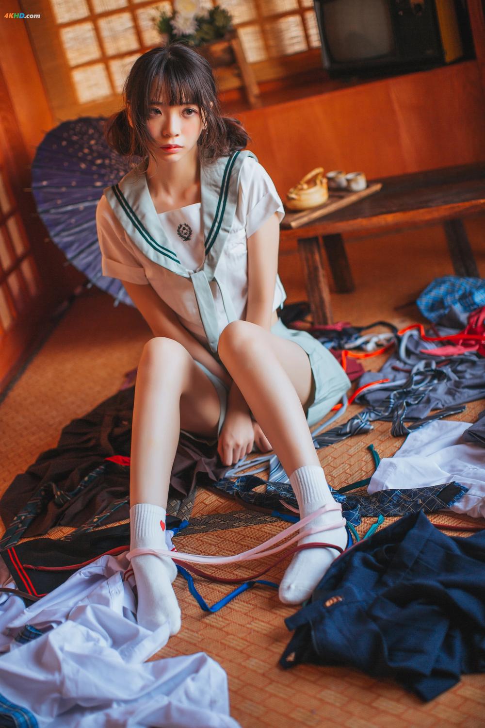 《疯猫ss – 少女[212MB-24photos]》图集预览