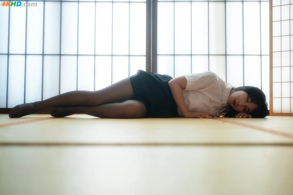 《Coser@云溪溪 (Yunx1x1) Vol.009 奶桃 黑丝学妹(59P)》图集预览