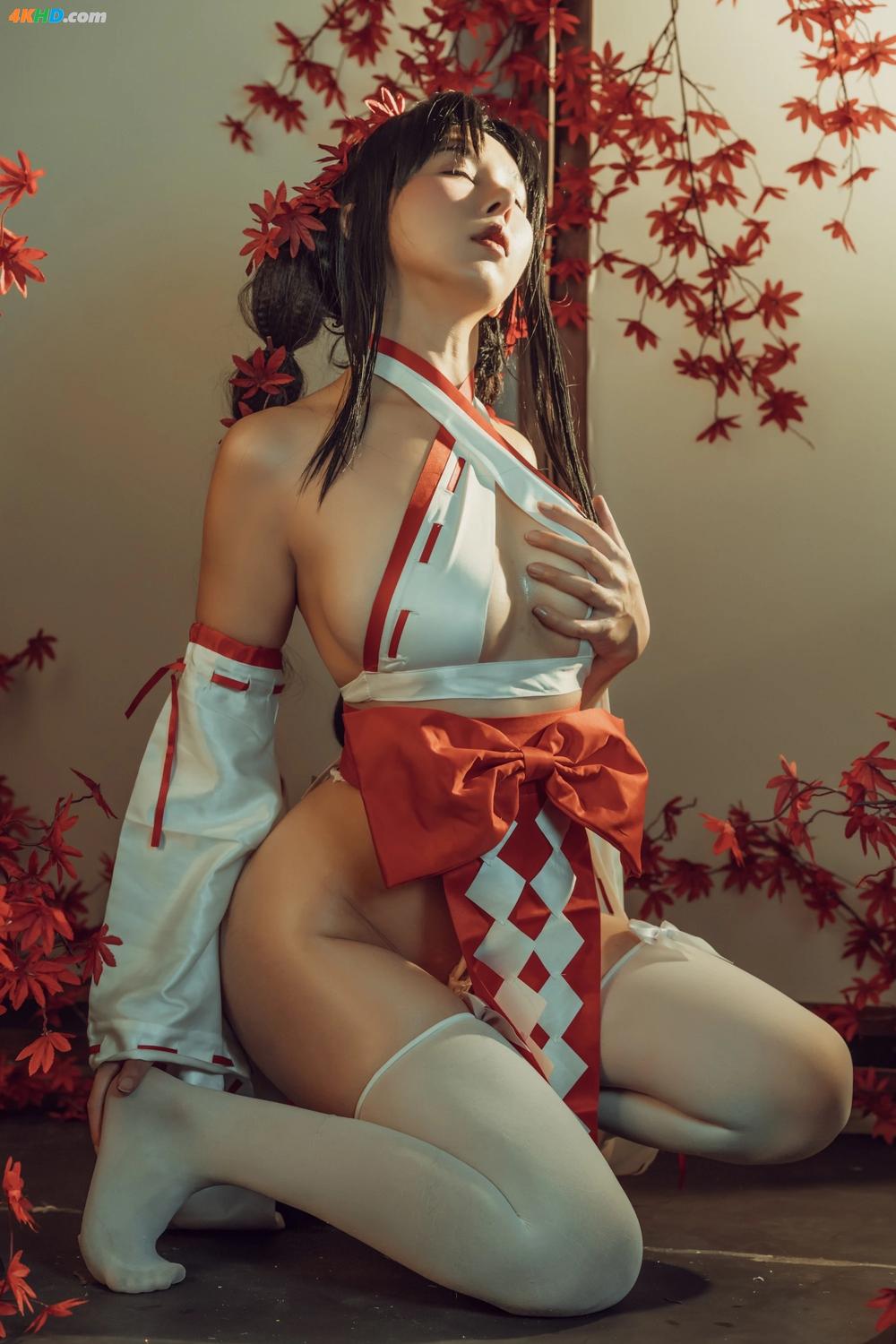 《Coser@云溪溪 (Yunx1x1) Vol.004 奶桃巫女(42P)》图集预览