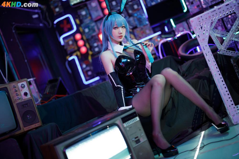 《Coser@周叽是可爱兔兔 Vol.039 树城兔女郎( 28 P)》图集预览