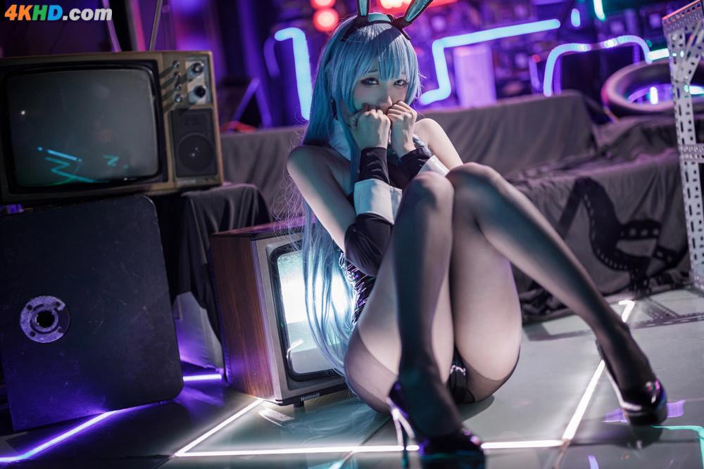 《Coser@周叽是可爱兔兔 Vol.039 树城兔女郎( 28 P)》图集预览