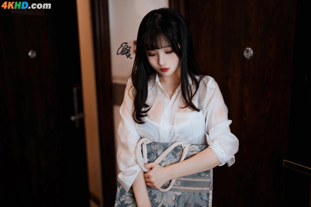 《Coser@rioko凉凉子 Vol.093 黑丝ol制服双人》图集预览