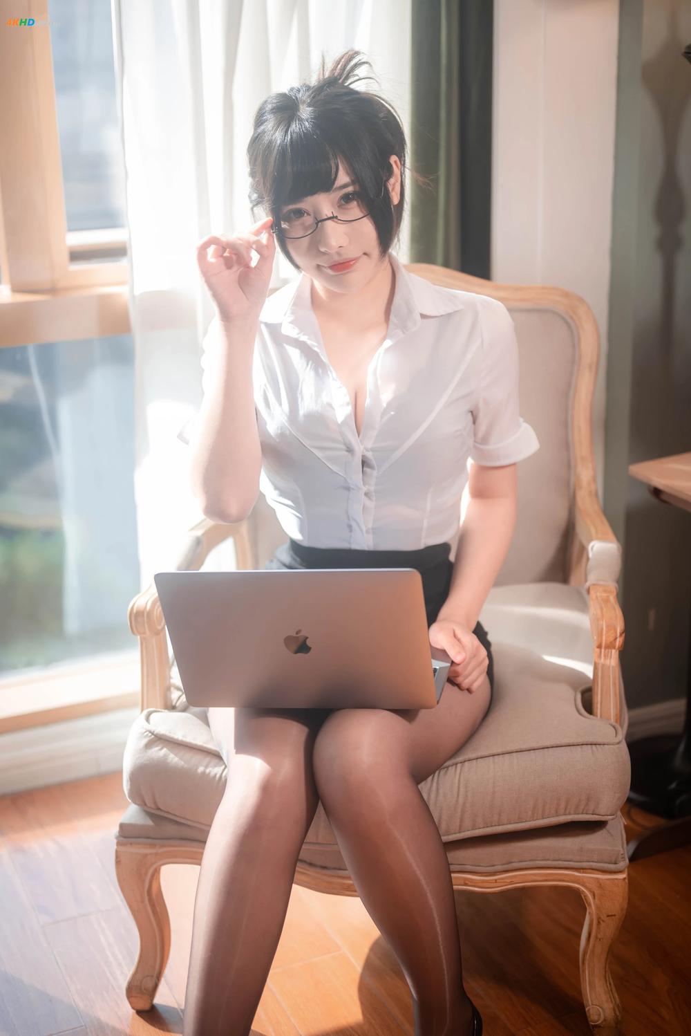 《糖果果candy – 室内OL[354MB-102photos]》图集预览