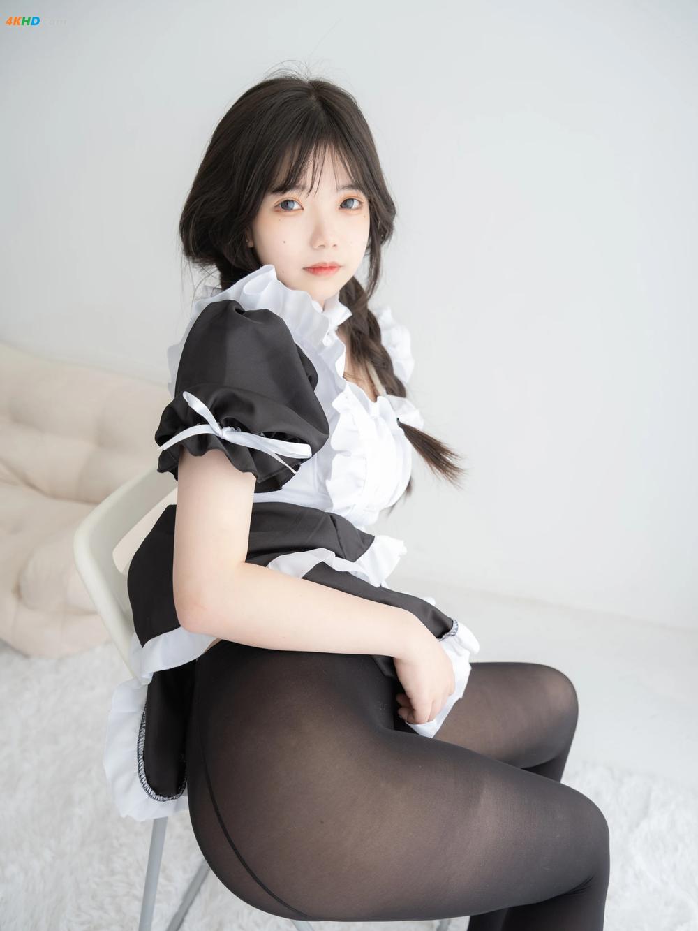 《[紧急企划] 奶昔 – 内部 黑丝女仆[830MB-50photos]》图集预览