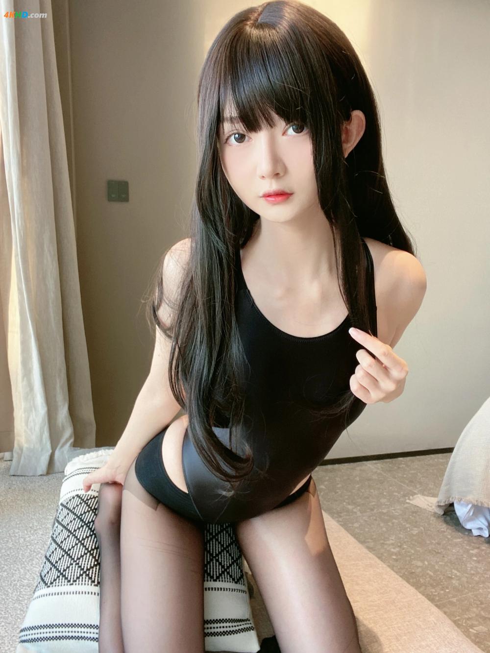《51酱 – 黑红泳装[309MB-72photos]》图集预览