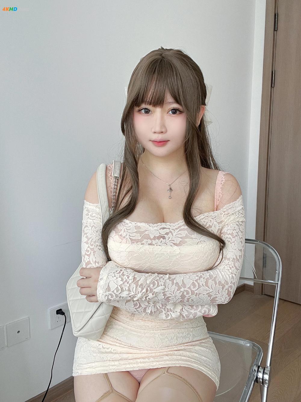 《蜜桃少女是依酱呀 – 学姐约会日[829MB-30photos]》图集预览