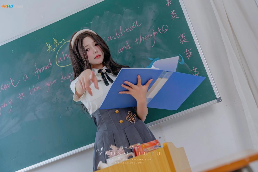 《黏黏团子兔（咬一口兔娘）- 实习老师的欢迎仪式&Touch it[1186MB-80photos]》图集预览