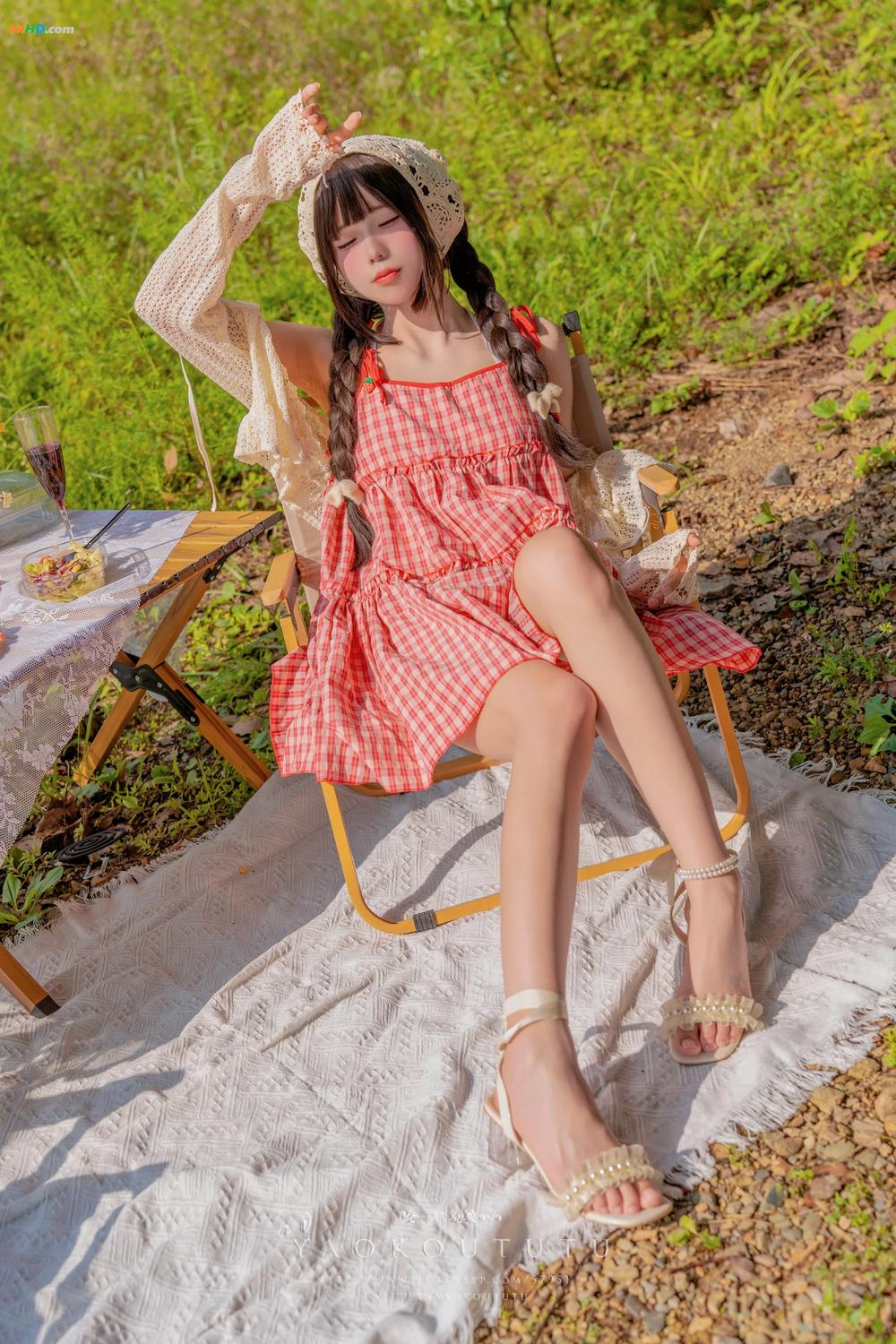 《黏黏团子兔（咬一口兔娘）- 绿野茶会 Lovesick girls[1119MB-69photos]》图集预览