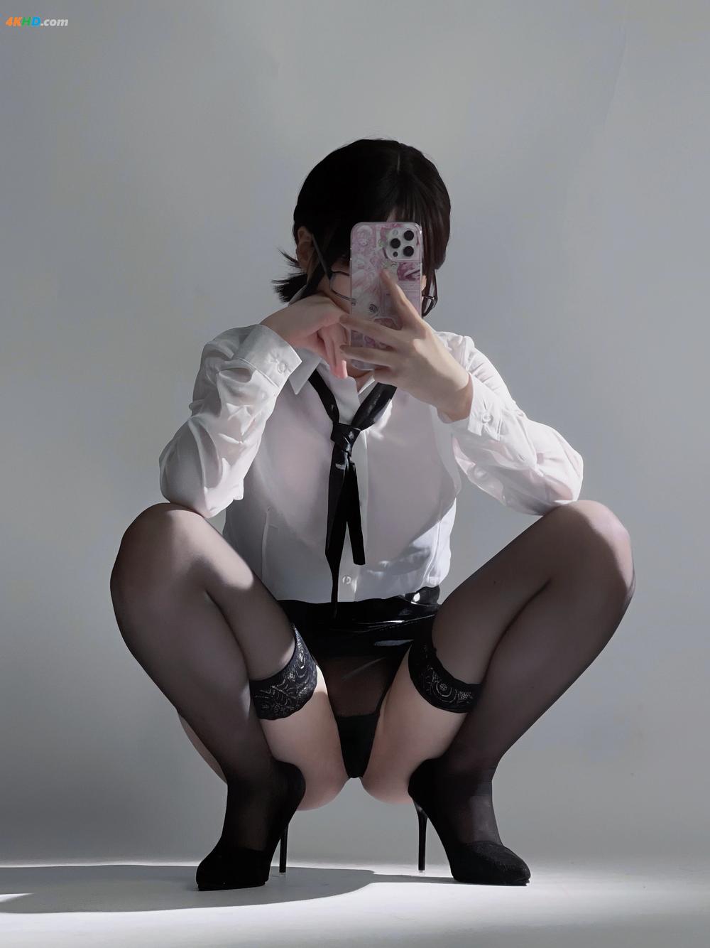 《幼愛youmeko – 黑丝眼镜OL[80MB-28photos]》图集预览