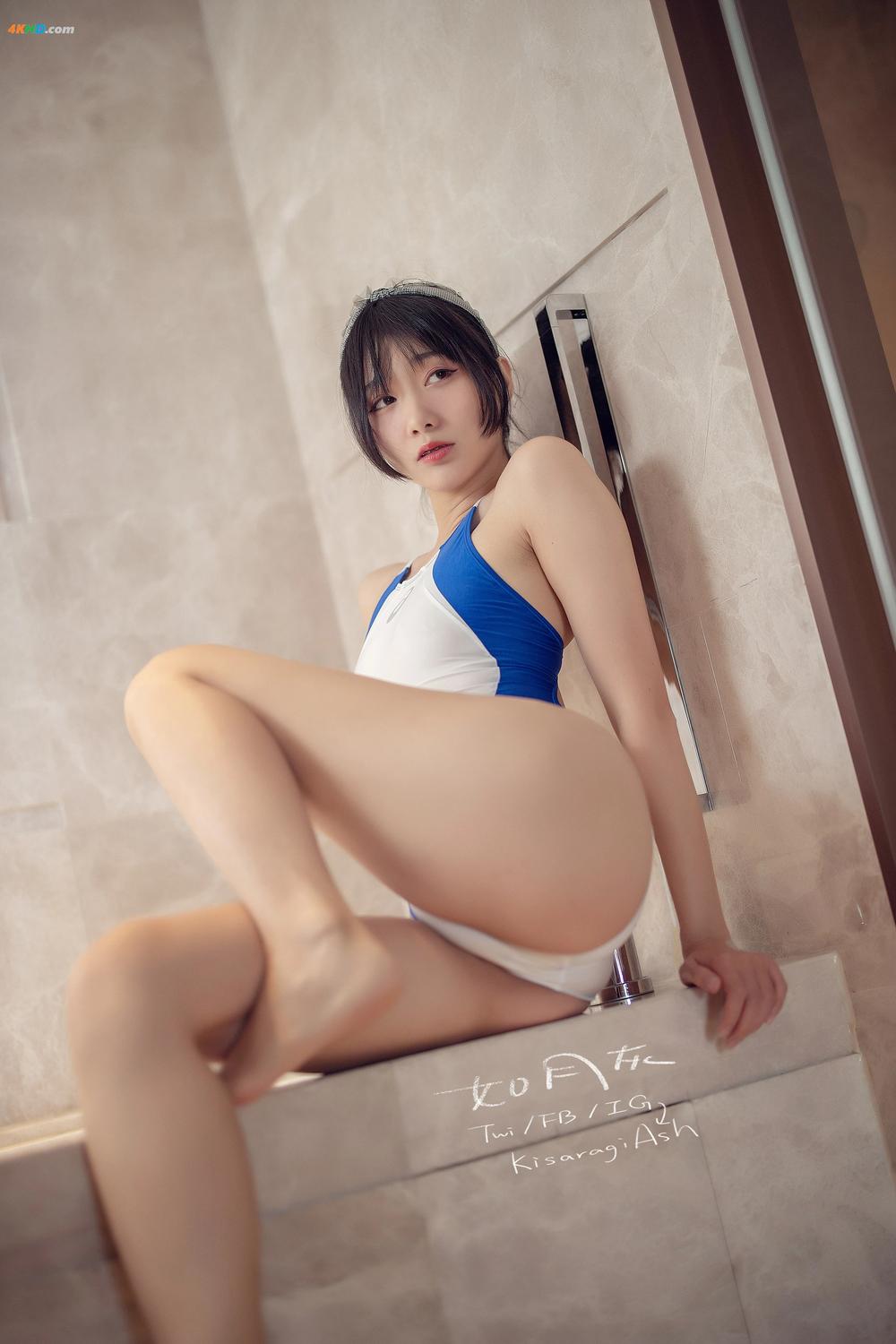 《如月灰 – 蓝白竞泳[288MB-40photos]》图集预览