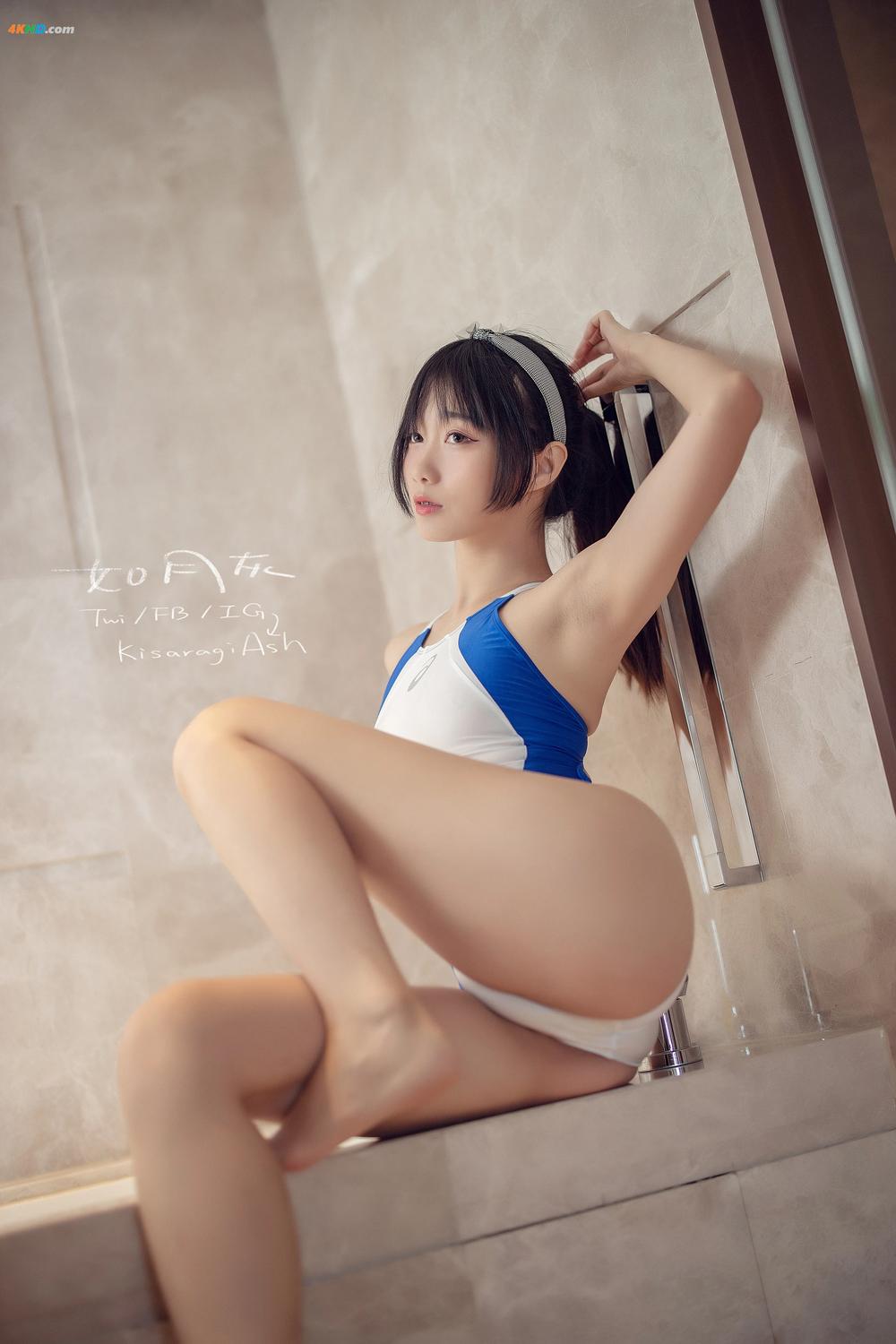 《如月灰 – 蓝白竞泳[288MB-40photos]》图集预览