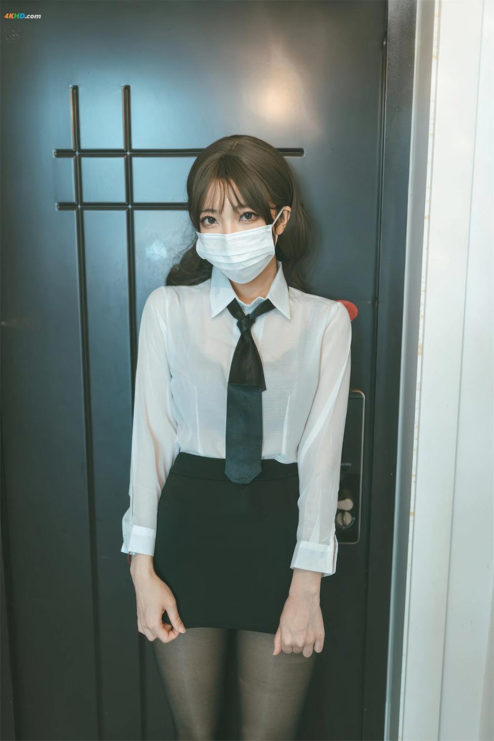 《杏仁曲奇 – OL额外时间[193MB-61photos]》图集预览