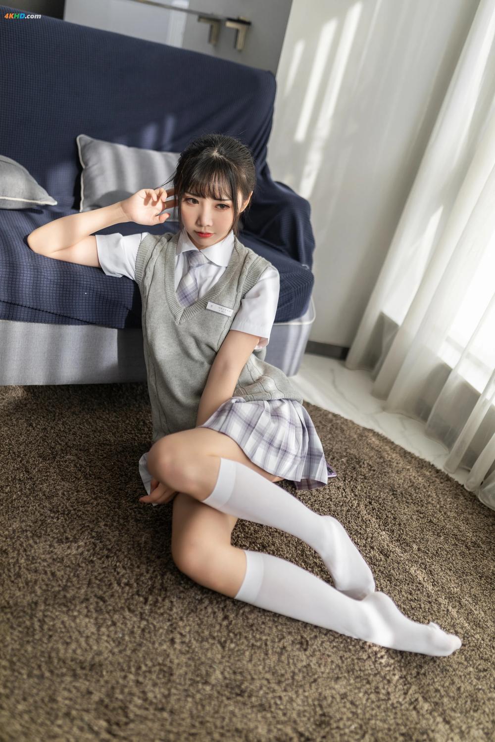 《面饼仙儿 No.074 制服少女[412MB-40photos]》图集预览