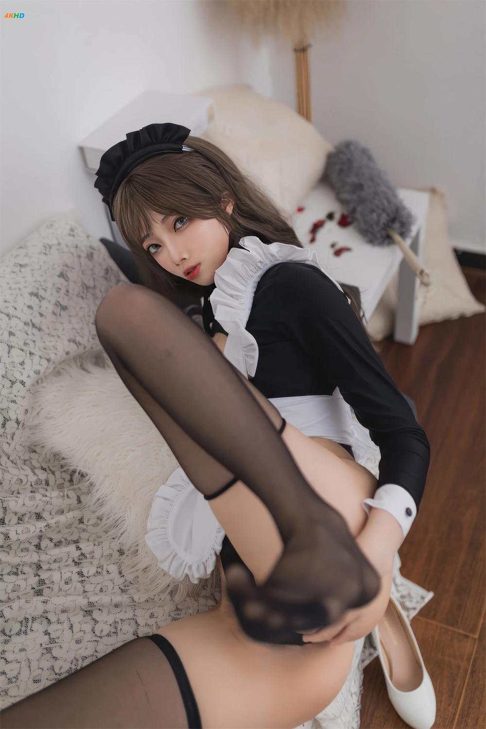 《杏仁曲奇 – 眼镜娘高叉女仆[193MB-35photos]》图集预览