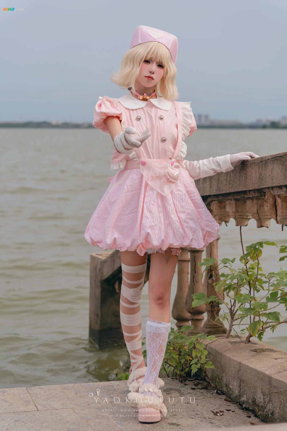 《咬一口兔娘ovo – 八月订阅『遗失病栋』& 小花仙[836MB-54photos]》图集预览