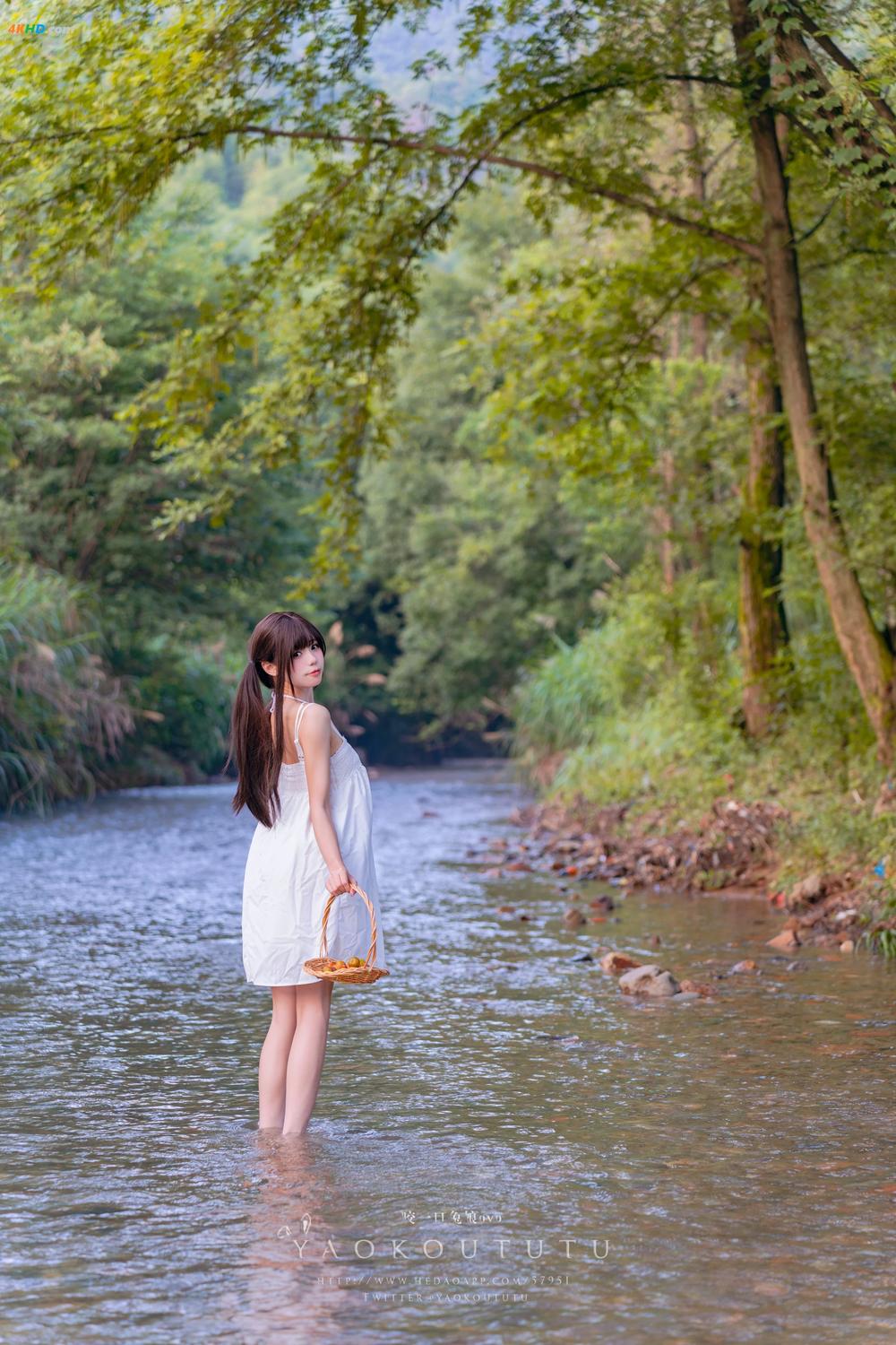 《黏黏团子兔（咬一口兔娘）- 八月订阅『溯溪之夏』& 恋爱循环[993MB-60photos]》图集预览