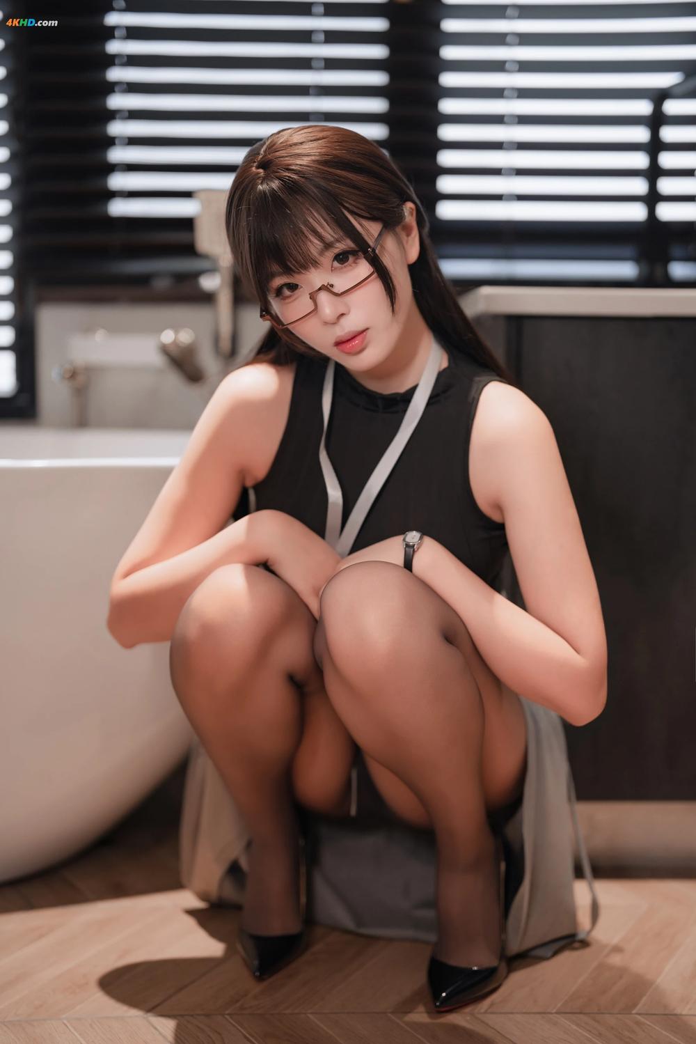 《轩萧学姐 – 眼镜娘OL[1412MB-65photos]》图集预览