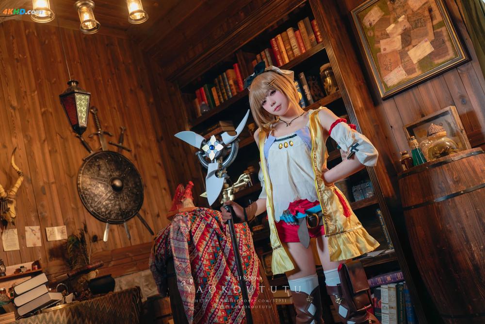 《黏黏团子兔 – 『莱莎的秘密工坊』&和我交往吗[1102MB-53photos]》图集预览