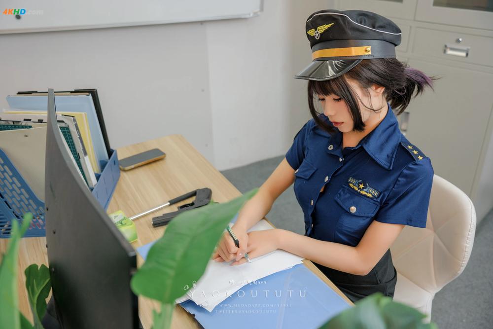 《黏黏团子兔（咬一口兔娘）-『乌龙女警』&Good-night Kiss[1720MB-73photos]》图集预览