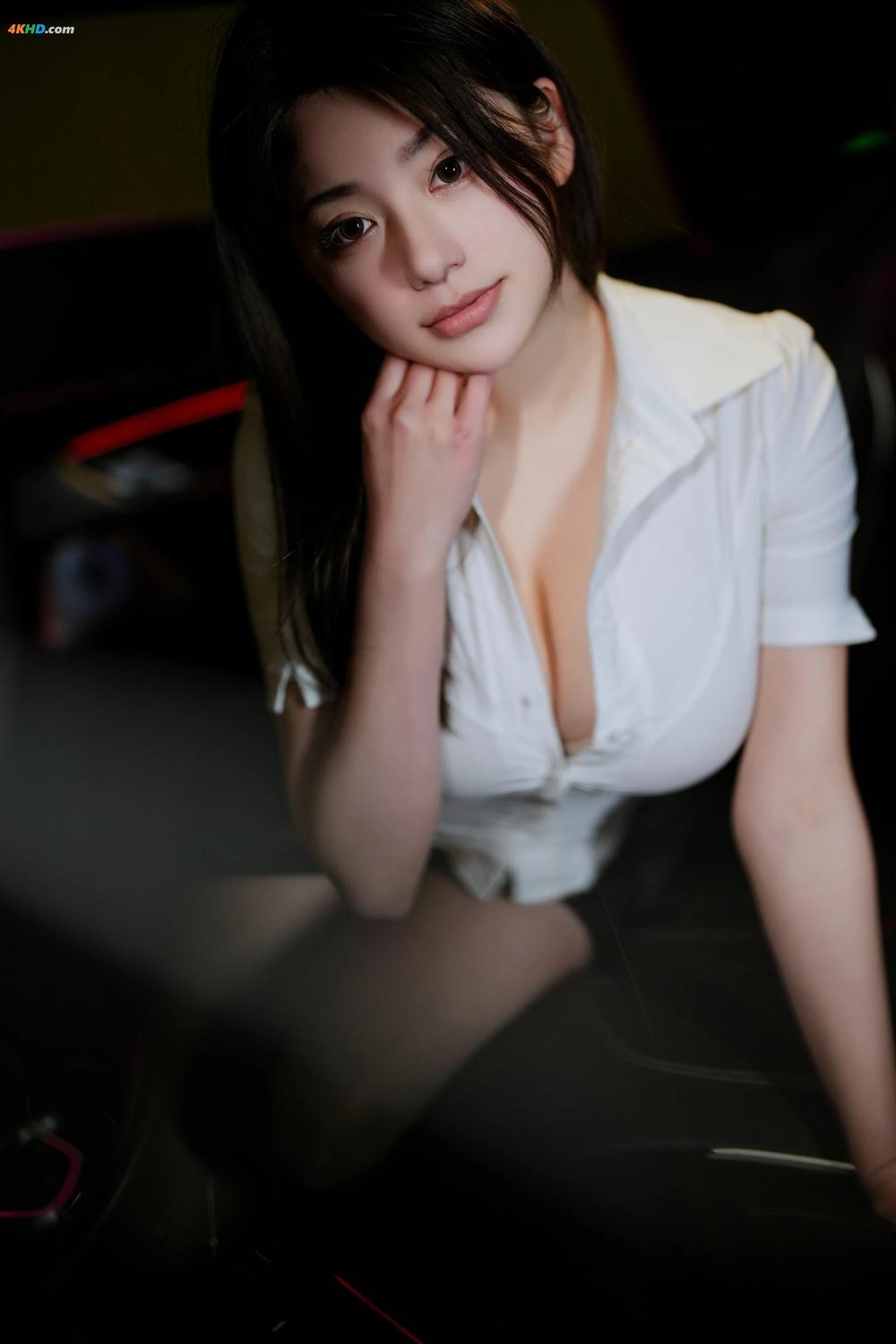 《奶宝妹纸 – 随车小秘书[67MB-27photos]》图集预览