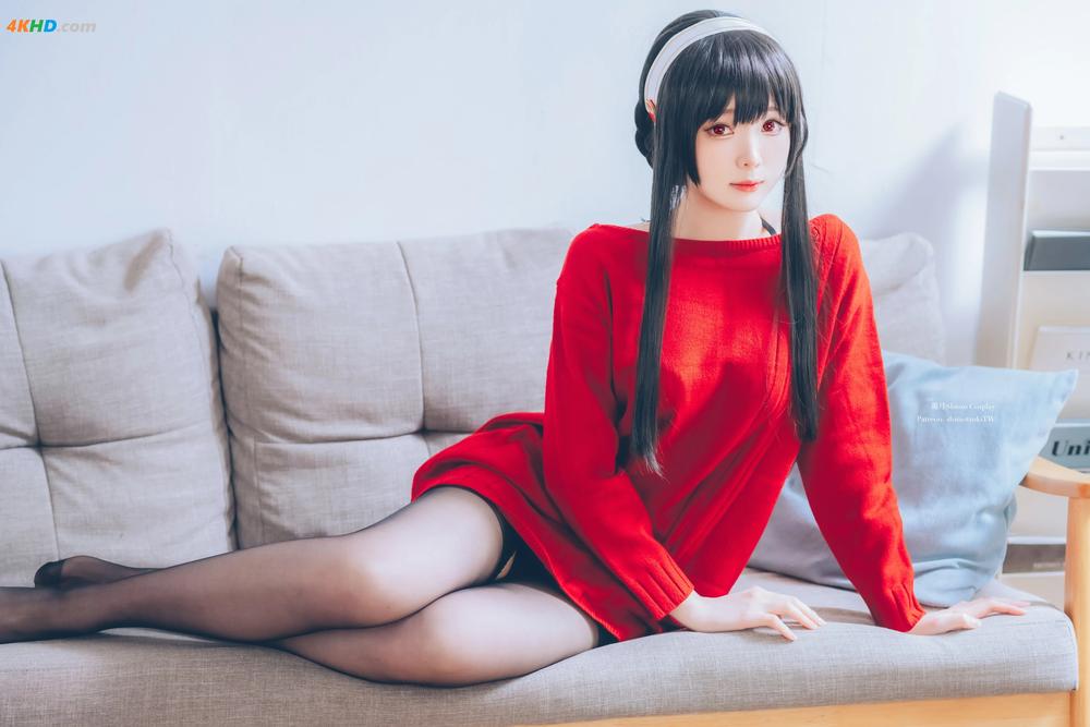 《霜月shimo – Yor Forger Red Sweater[202MB-15photos]》图集预览
