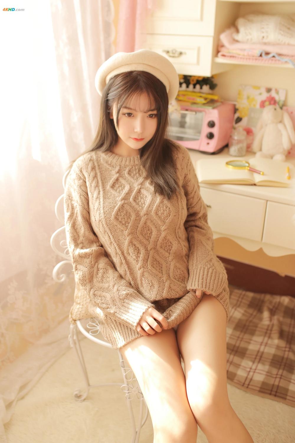 《猫九酱Sakura – 驼色毛衣（排版）[166MB-25photos]》图集预览