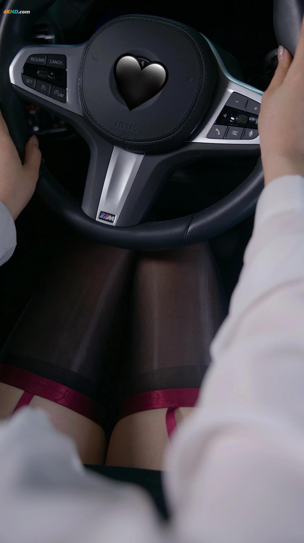 《须须 – 香车美人[60MB-22photos]》图集预览