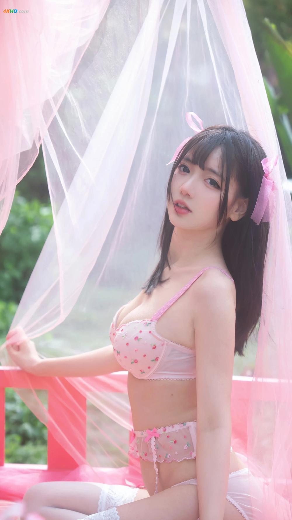 《陆卿卿kyokyo NO.010 – 法式私房[67MB-27photos]》图集预览