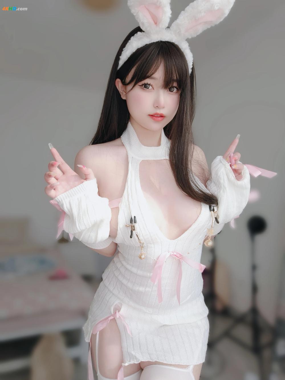《女主K – 白丝兔女郎[165MB-102photos]》图集预览