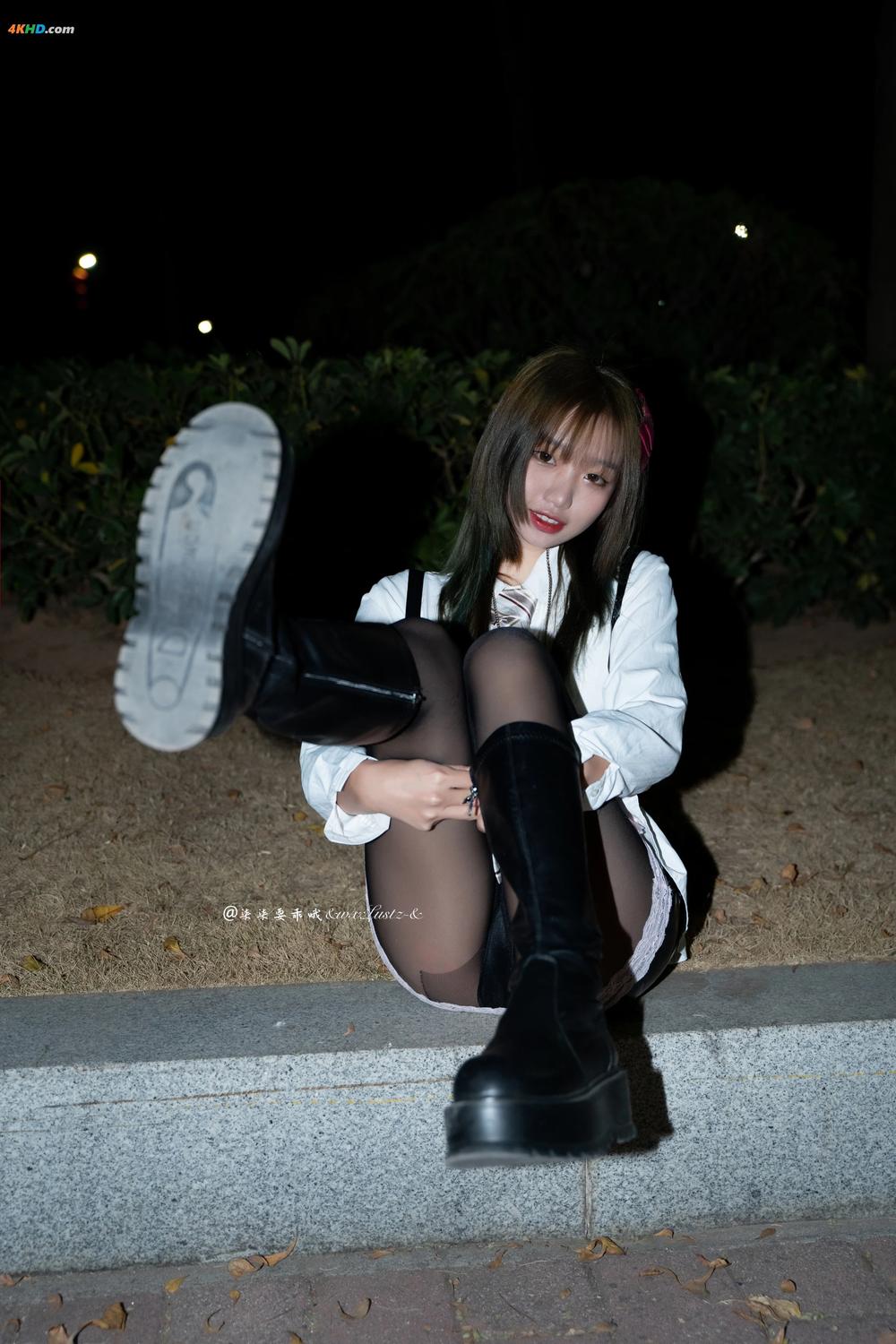 《柒柒要乖哦 – 车内[355MB-47photos]》图集预览