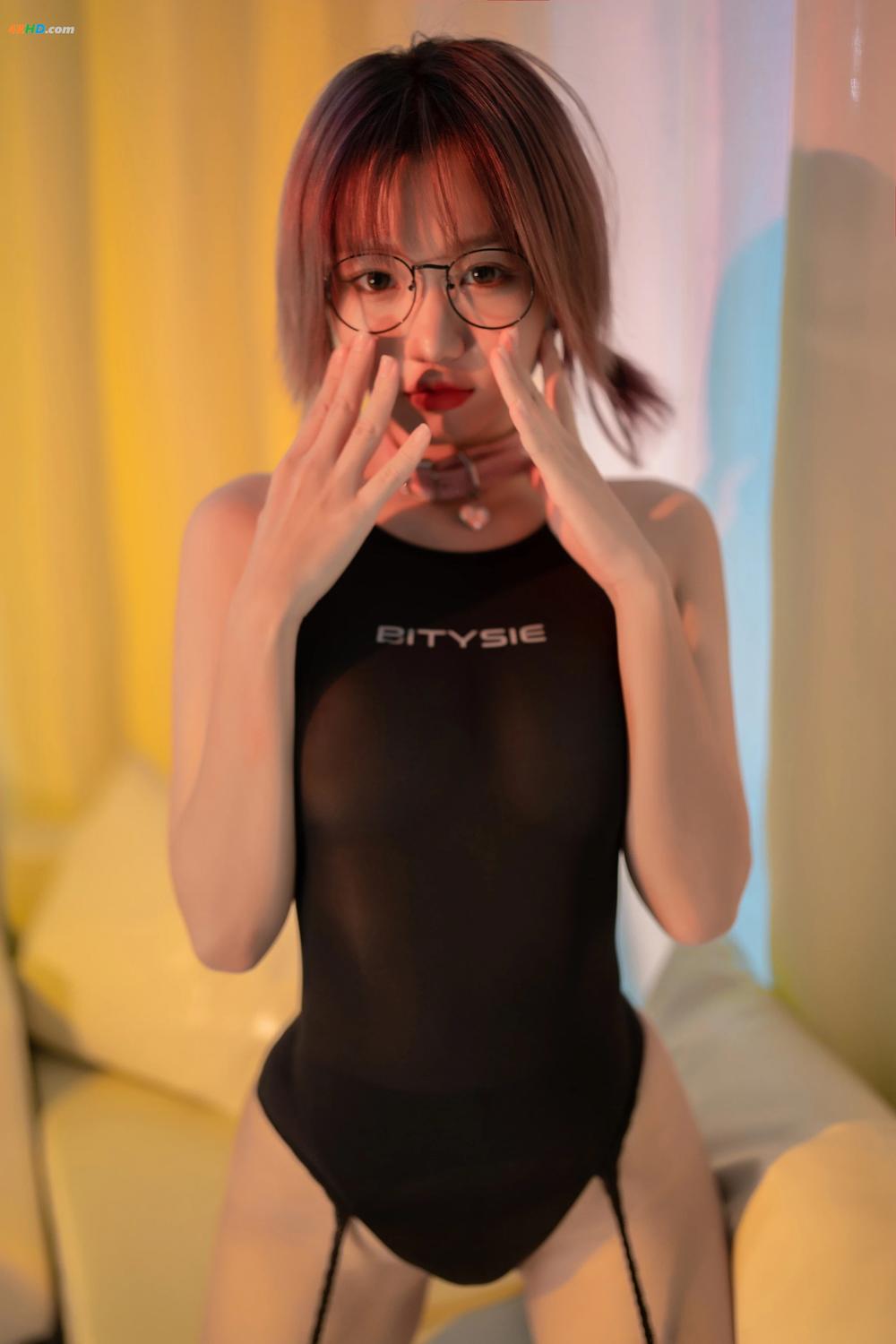 《柒柒要乖哦 – 竞泳水着[696MB-82photos]》图集预览