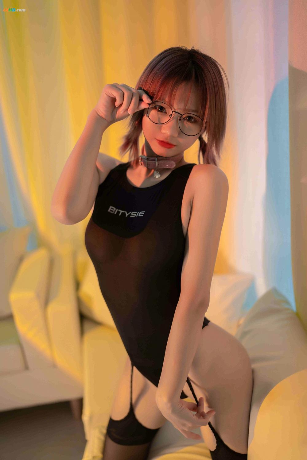 《柒柒要乖哦 – 竞泳水着[696MB-82photos]》图集预览