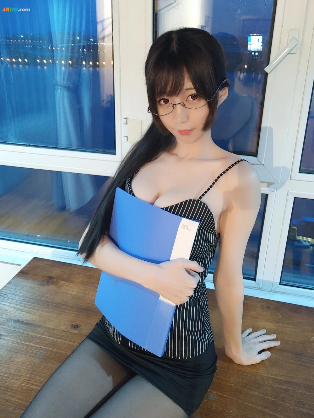 《NAGISA魔物喵 – 自摄系列01专属秘书[250MB-61photos]》图集预览