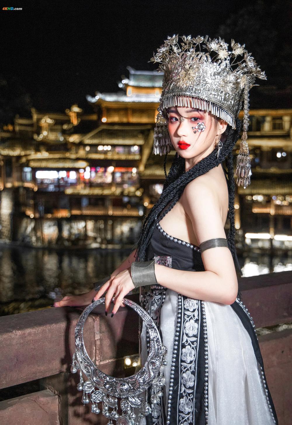 《瓦斯塔亚小龙虾 – 苗疆女子[241MB-18photos]》图集预览