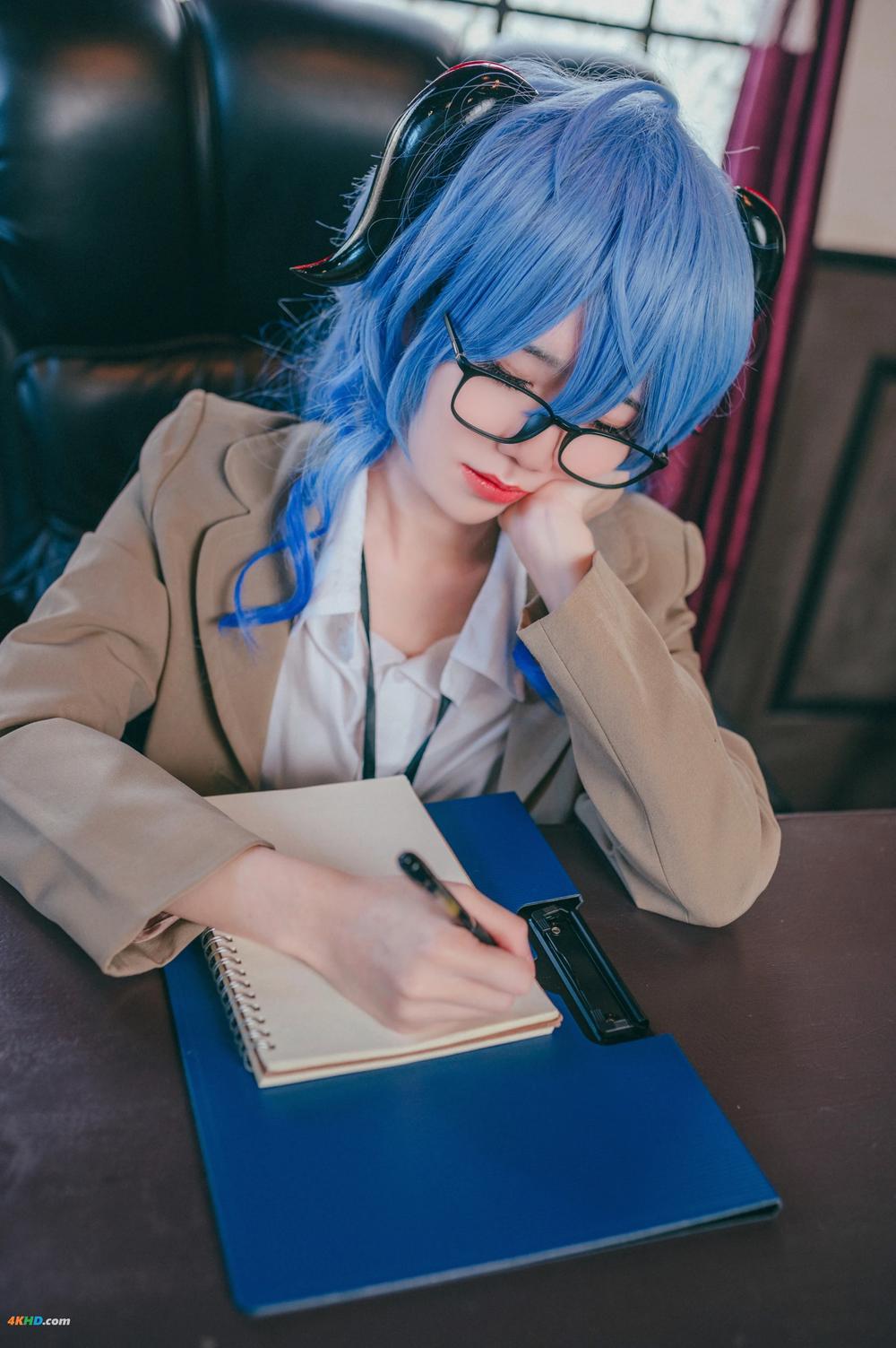 《Sally Dorasnow – Ganyu Office Lady[179MB-62photos]》图集预览