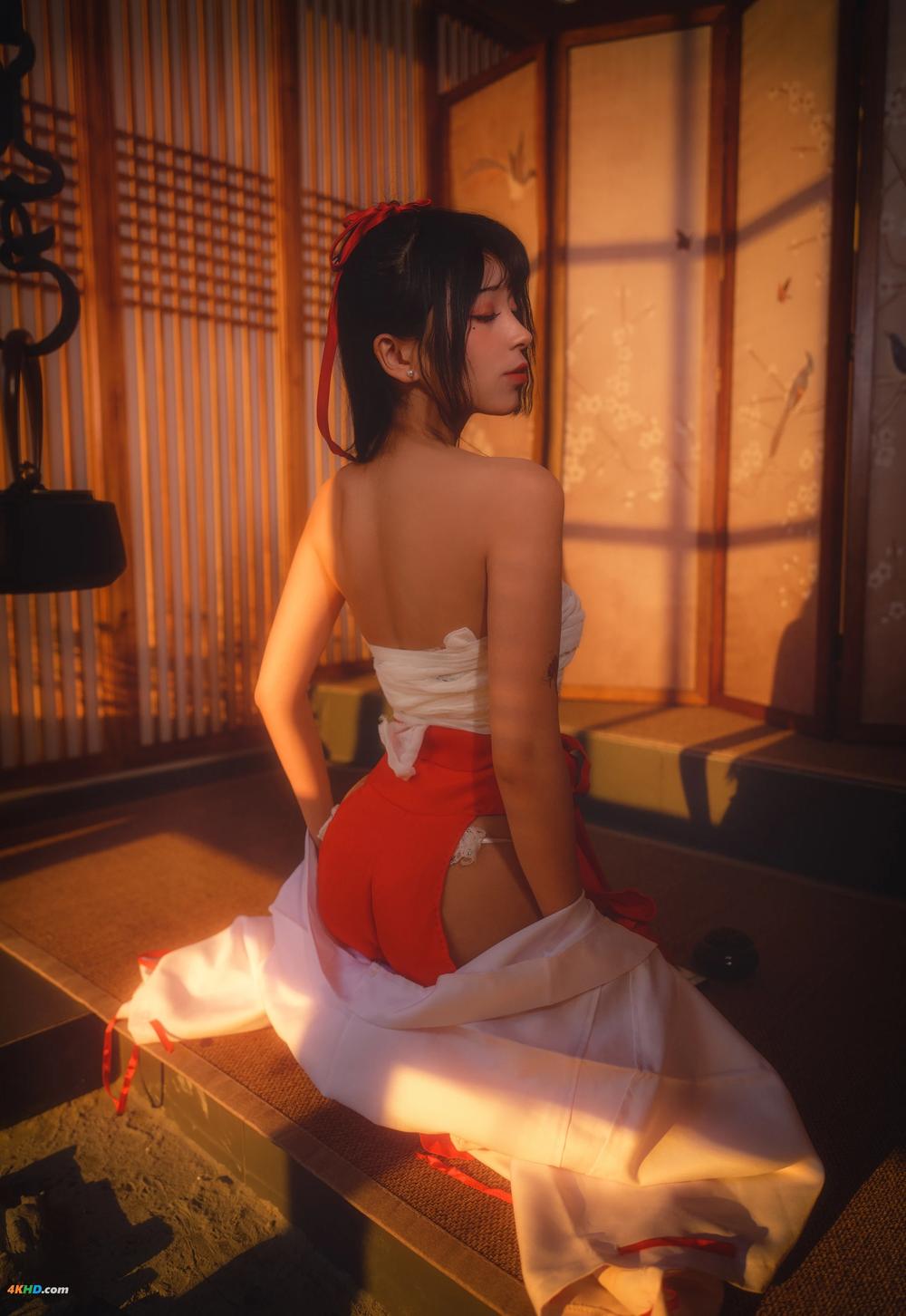 《特软儿Sona NO.003 – 巫女[398MB-26photos]》图集预览