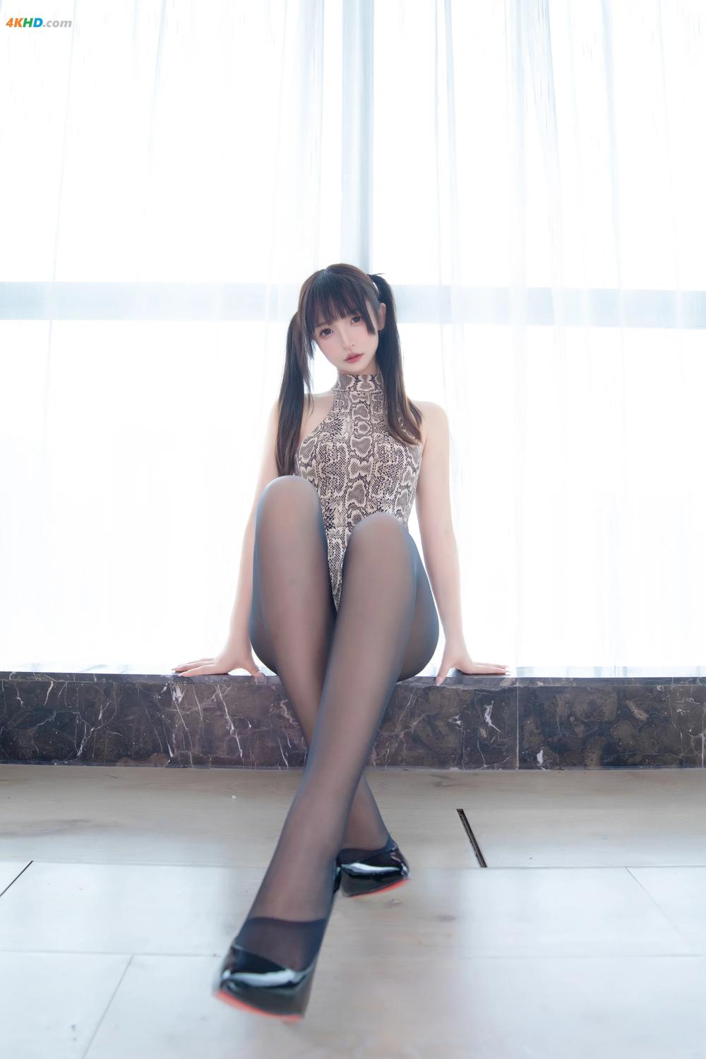 《(Cosplay) 神楽坂真冬 蟒纹旗袍(109MB)(30photos)》图集预览