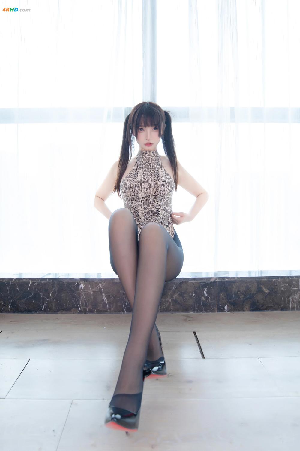 《(Cosplay) 神楽坂真冬 蟒纹旗袍(109MB)(30photos)》图集预览