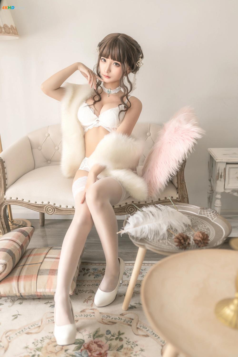 《Coser@蠢沫沫 (chunmomo) Vol.075 毛披肩(294MB)(40photos)》图集预览