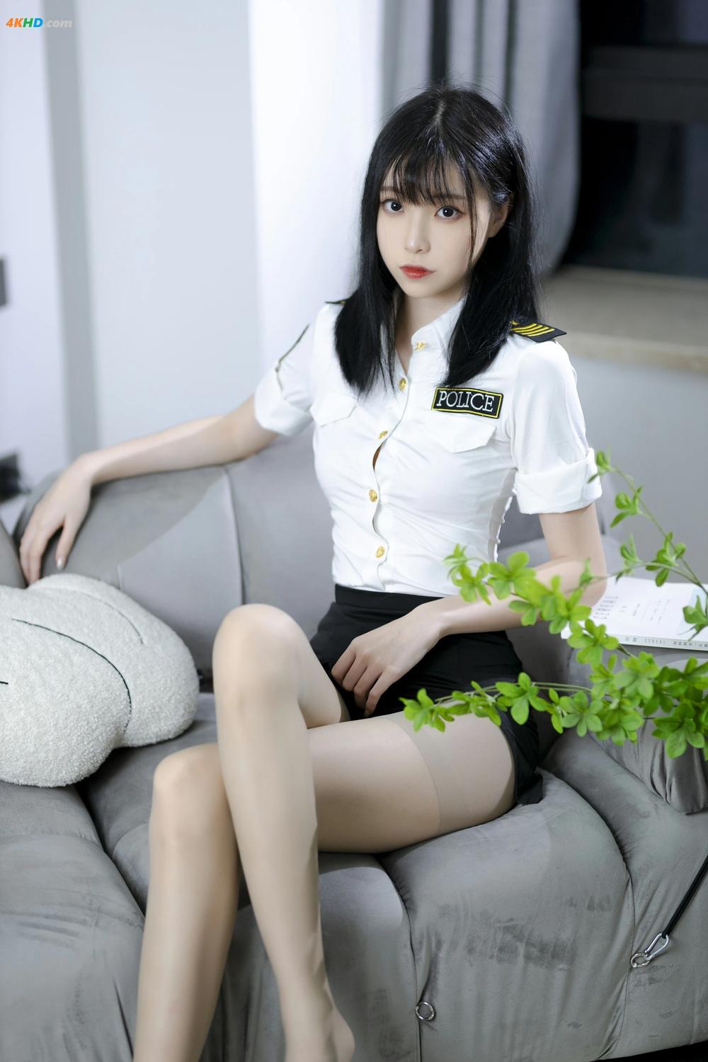 《Cosplay 许岚LAN – 灰丝制服(347MB)(40photos)》图集预览