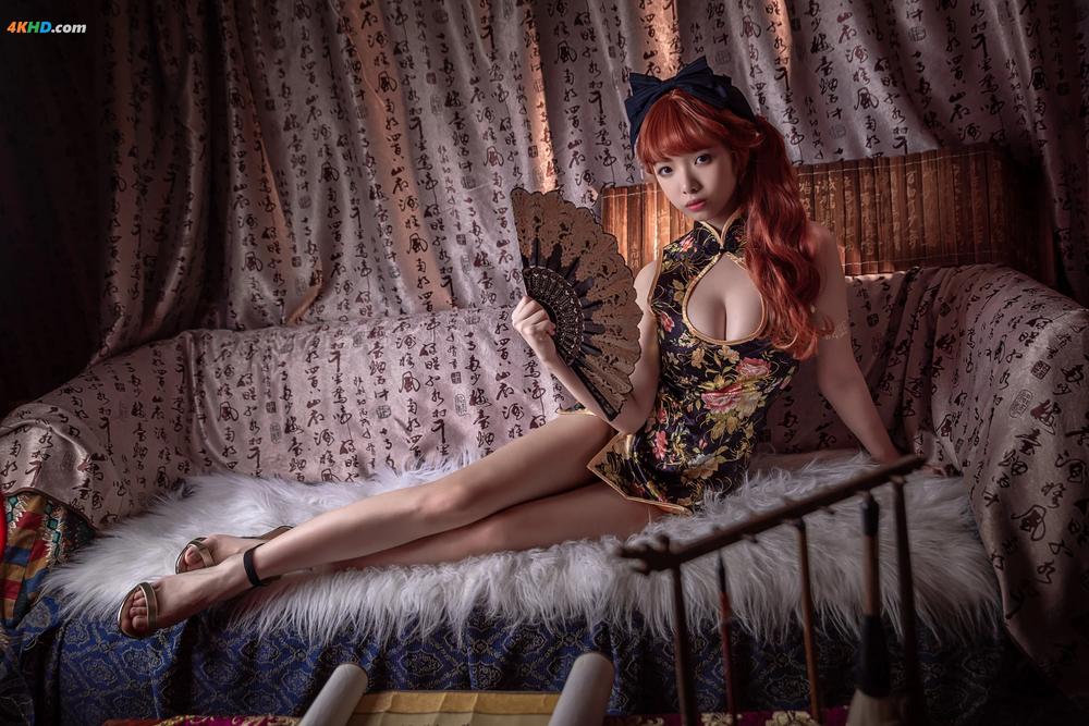 《Coser@雯妹不讲道理 No.008 低胸果足(203MB)(15photos)》图集预览