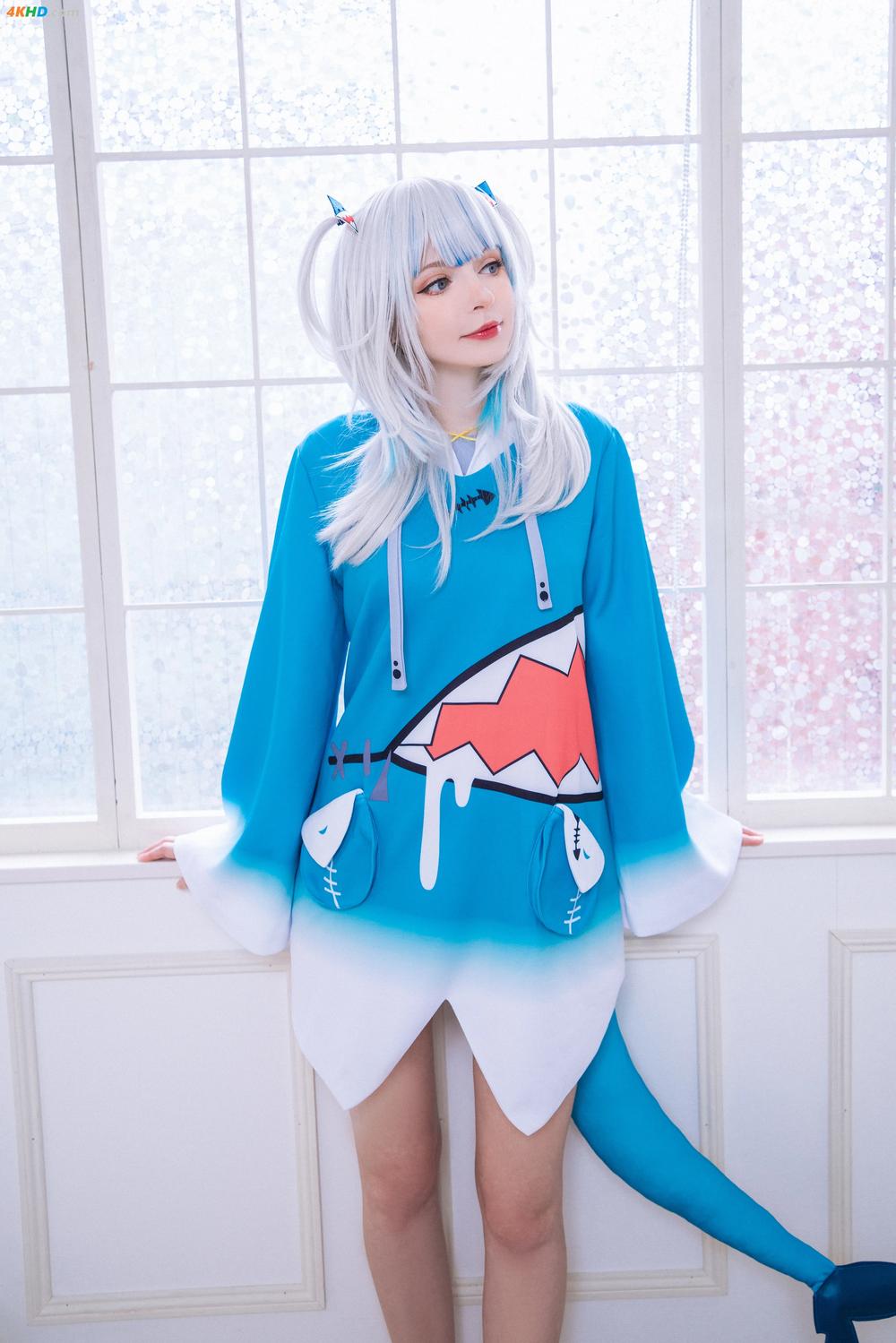 《(Cosplay) Peachmilky – Gawr Gura (Hololive)(140MB)(47photos)》图集预览