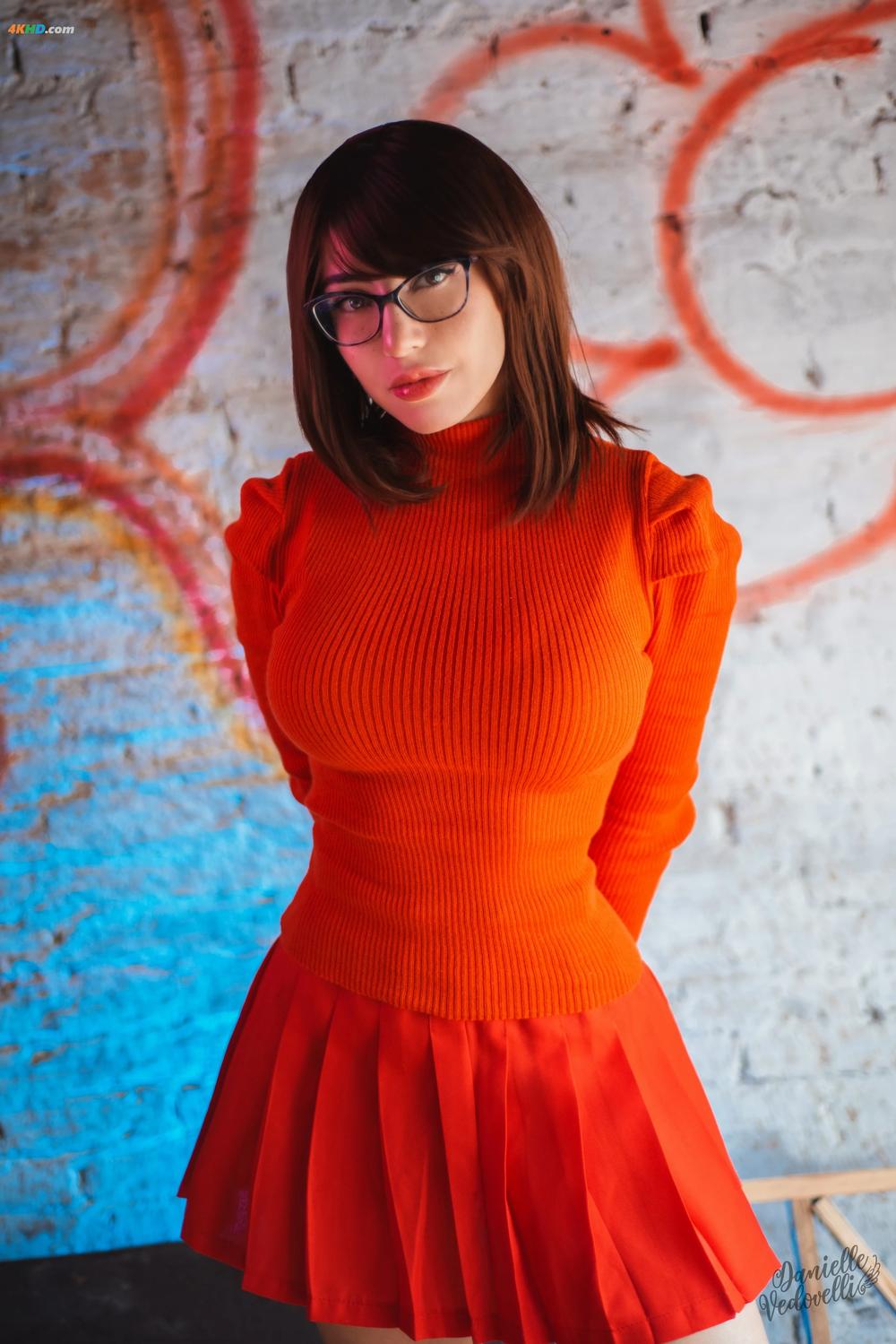 《Danielle Vedovelli – Velma Dinkley[388MB-35photos]》图集预览