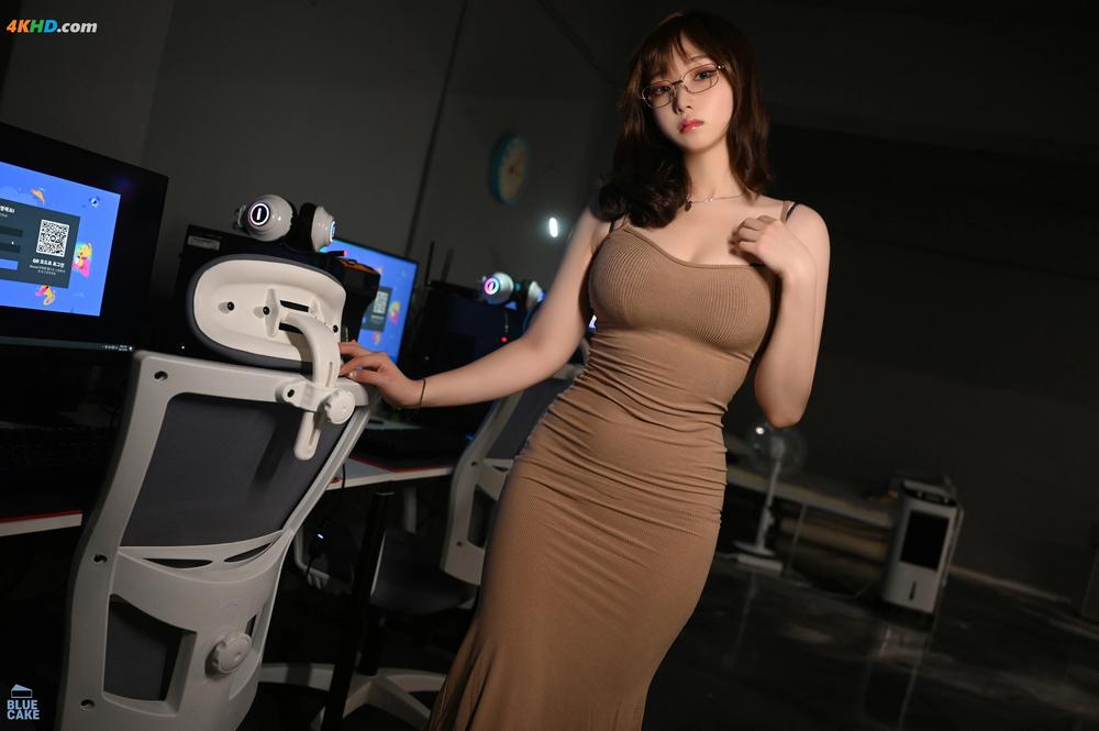 《[BLUECAKE] Bambi (보미) – PCroom alba[1796MB-215photos]》图集预览