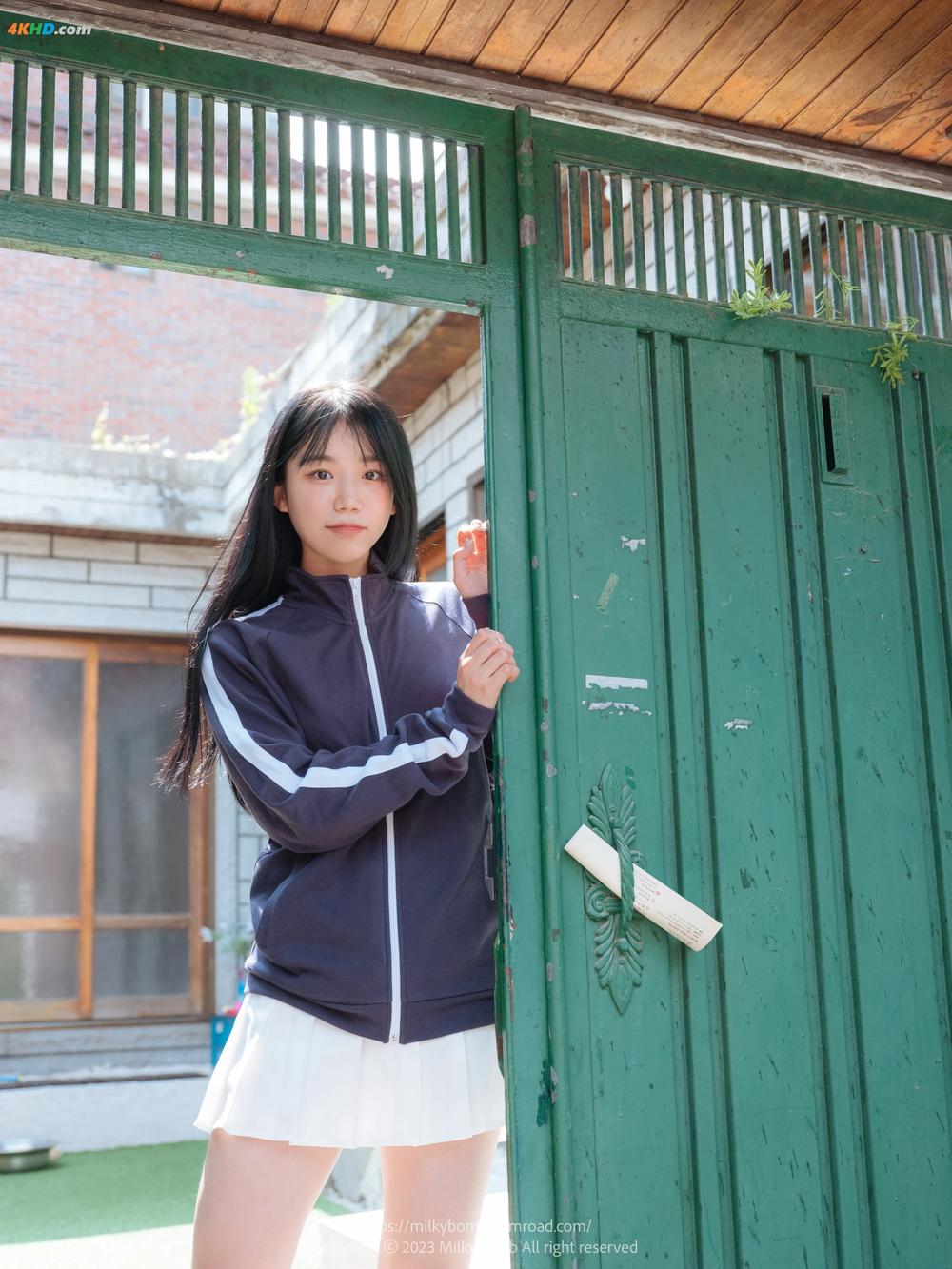 《[MilkyBomb] Yui Vol.002 – part 01 Tracksuit (유이 체육복)[950MB-103photos]》图集预览