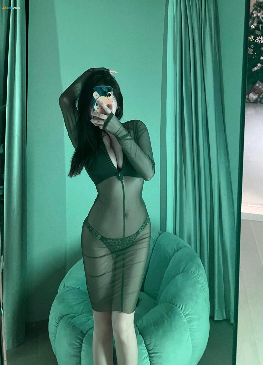 《奔跑的晶骡儿 – 绿色透视装[46MB-32photos]》图集预览